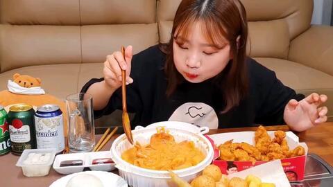 韩国吃货主播吃瓜视频,味蕾之旅尽收眼底