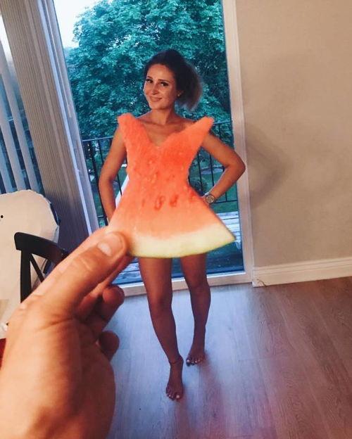 优雅女人怎么吃瓜,品味瓜界的艺术