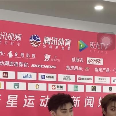 李振宁现场吃瓜